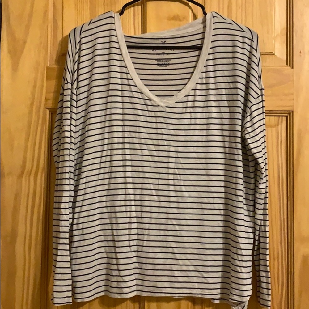 American Eagle long sleeve v-neck